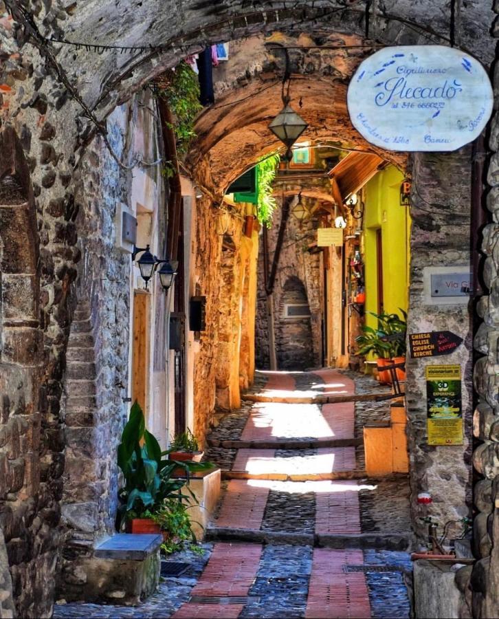 Stecado Caste - Dimora Storica Nel Cuore Del Paese Dolceacqua Exterior photo